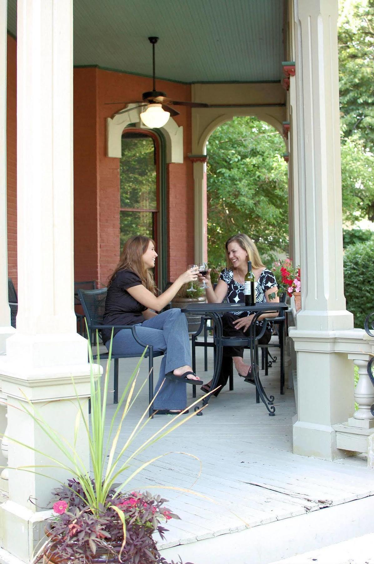 Bed and Breakfast Whiskey Mansion Saint Joseph Restaurant foto